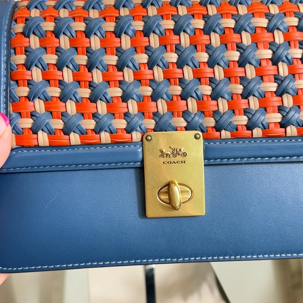 Coach‎ Hutton Shoulder/Crossbody Bag with Weaving. - Picture 3 of 10